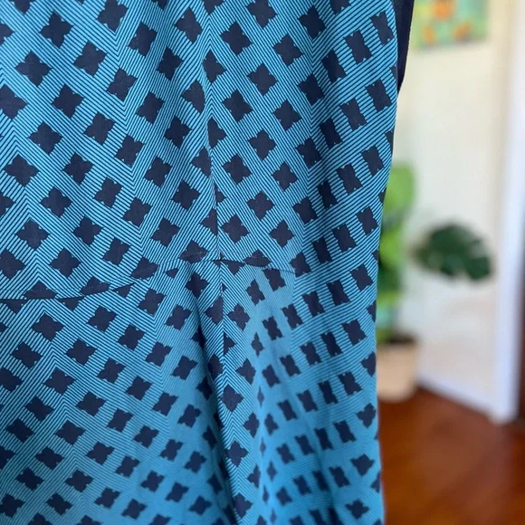 Cabi Blue Split Back Foulard Short Sleeve Blouse Geometric Shirt Top 3274 Sz M - Picture 9 of 9